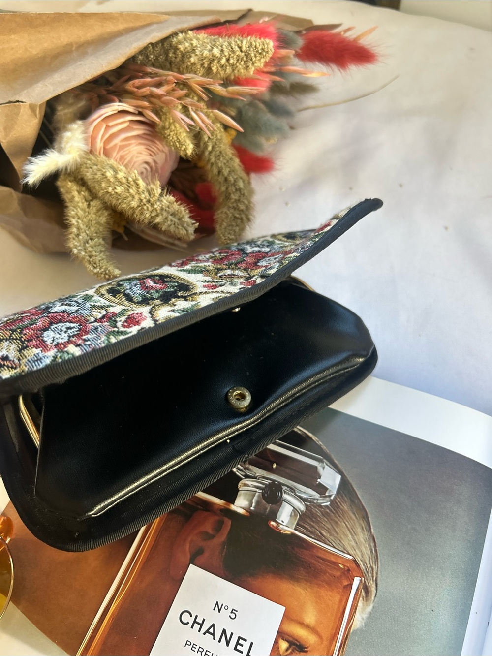 Floral Tapestry Clutch vintage eyeglass holder case bifoldWallet - Cream and Red - Picture 4 of 7